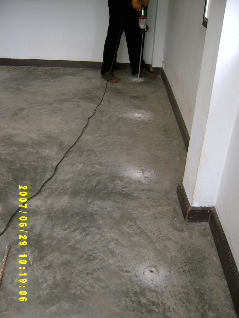 ระยะห่างของรูที่เจาะแต่ละรูประมาณ 1 เมตร